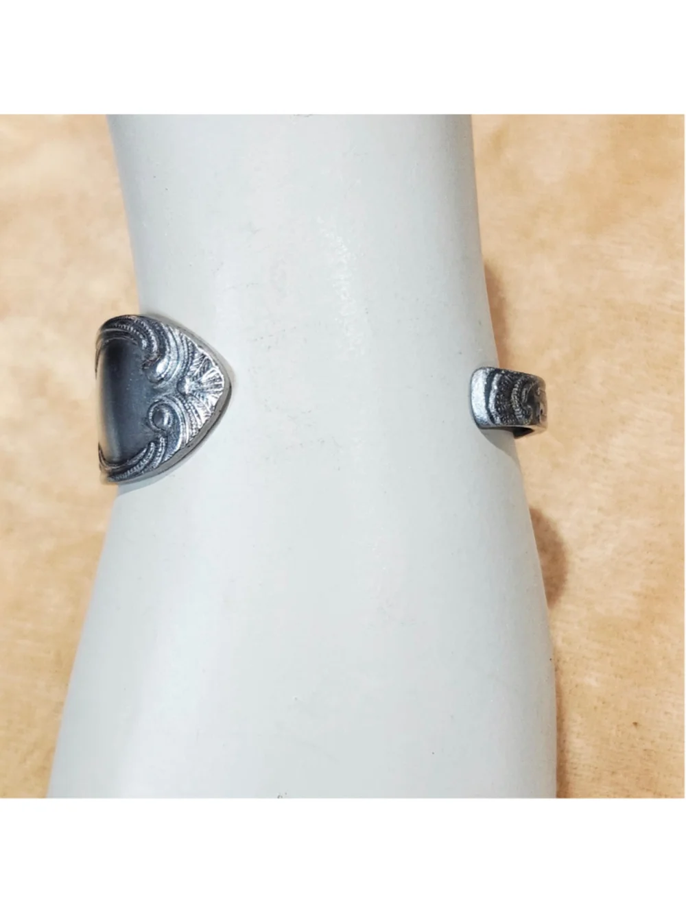 Unbranded silverwear cuff